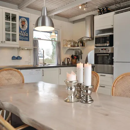Three-bedroom Holiday In * Asperup